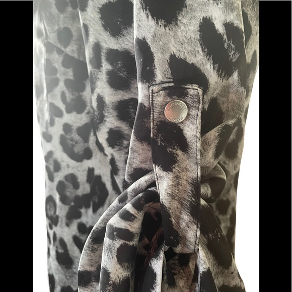 Michael Kors Leopard Print LongSleeve Roll-Tab 3/4 Sleeve Zip Front Blouse Top - Picture 4 of 5